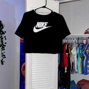 Womens Nike cropped Shirt